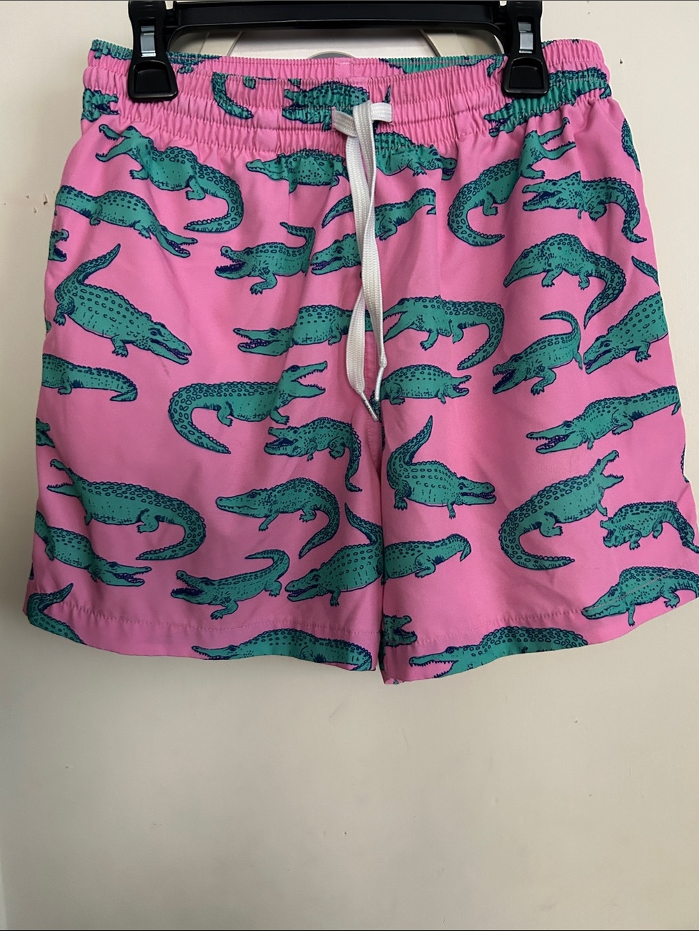 Chubbie’s Men Size SMALL swim trunks Pink with Turquoise Alligators. Very Nice